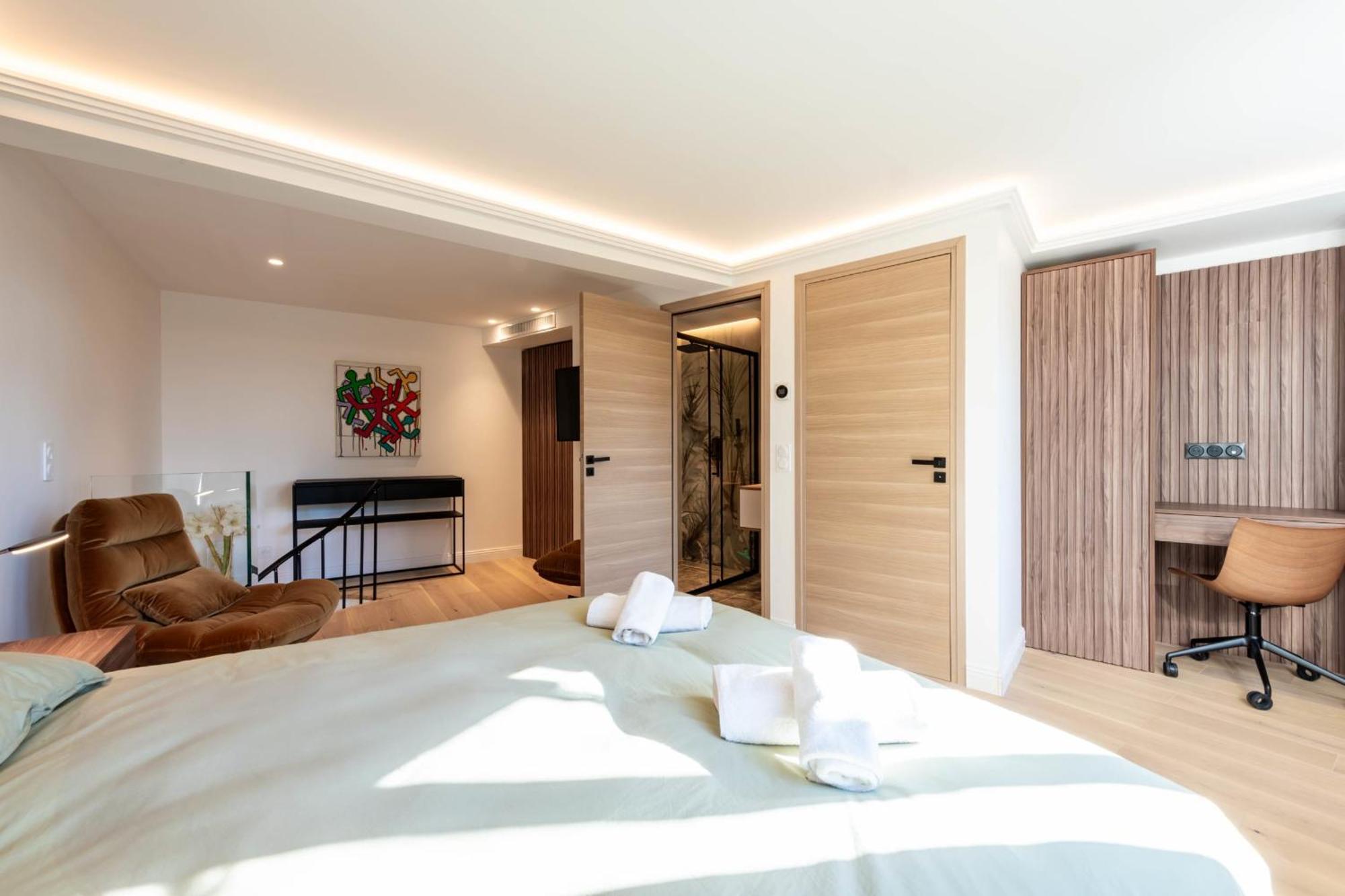 Elegant Duplex With Private Garden Terrace Cannes