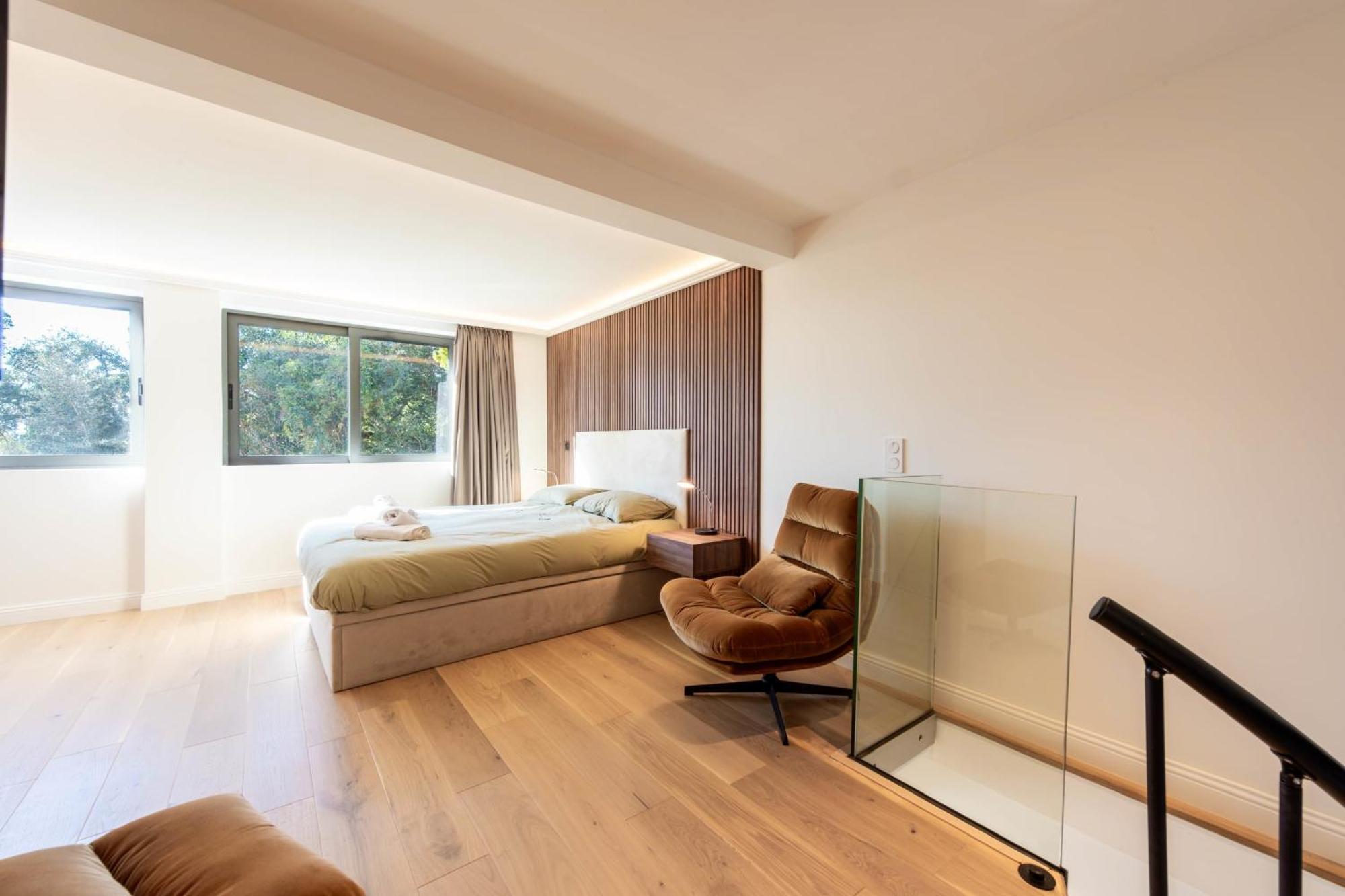 Elegant Duplex With Private Garden Terrace