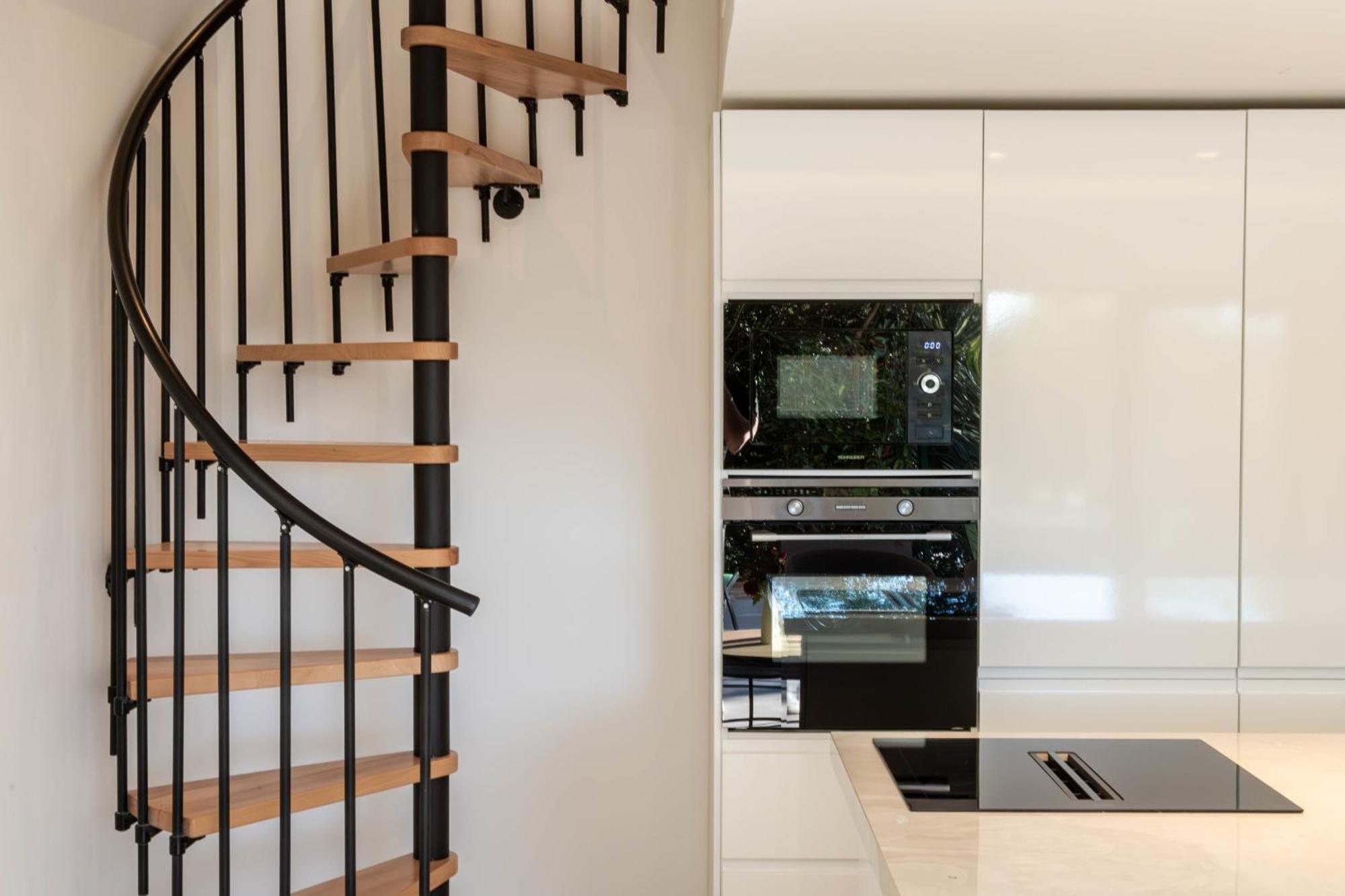 Elegant Duplex With Private Garden Terrace *