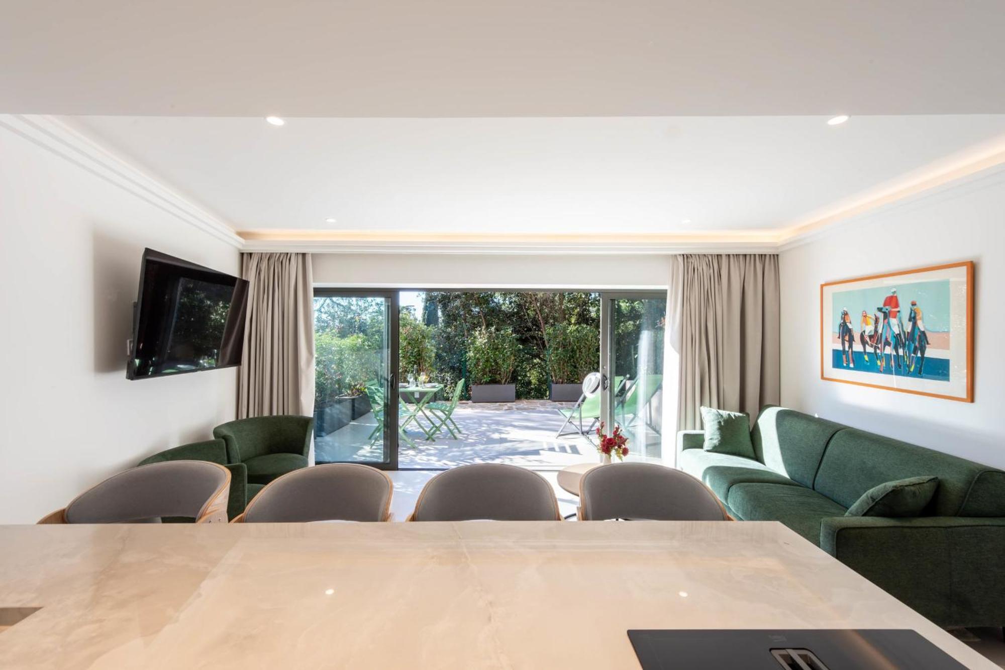 Elegant Duplex With Private Garden Terrace Cannes