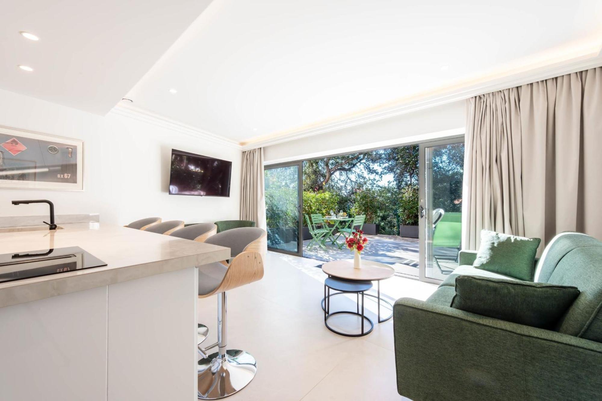 Elegant Duplex With Private Garden Terrace Appartement Cannes