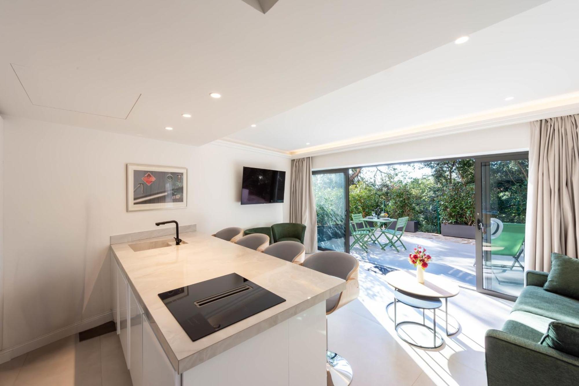 Elegant Duplex With Private Garden Terrace Appartement Cannes