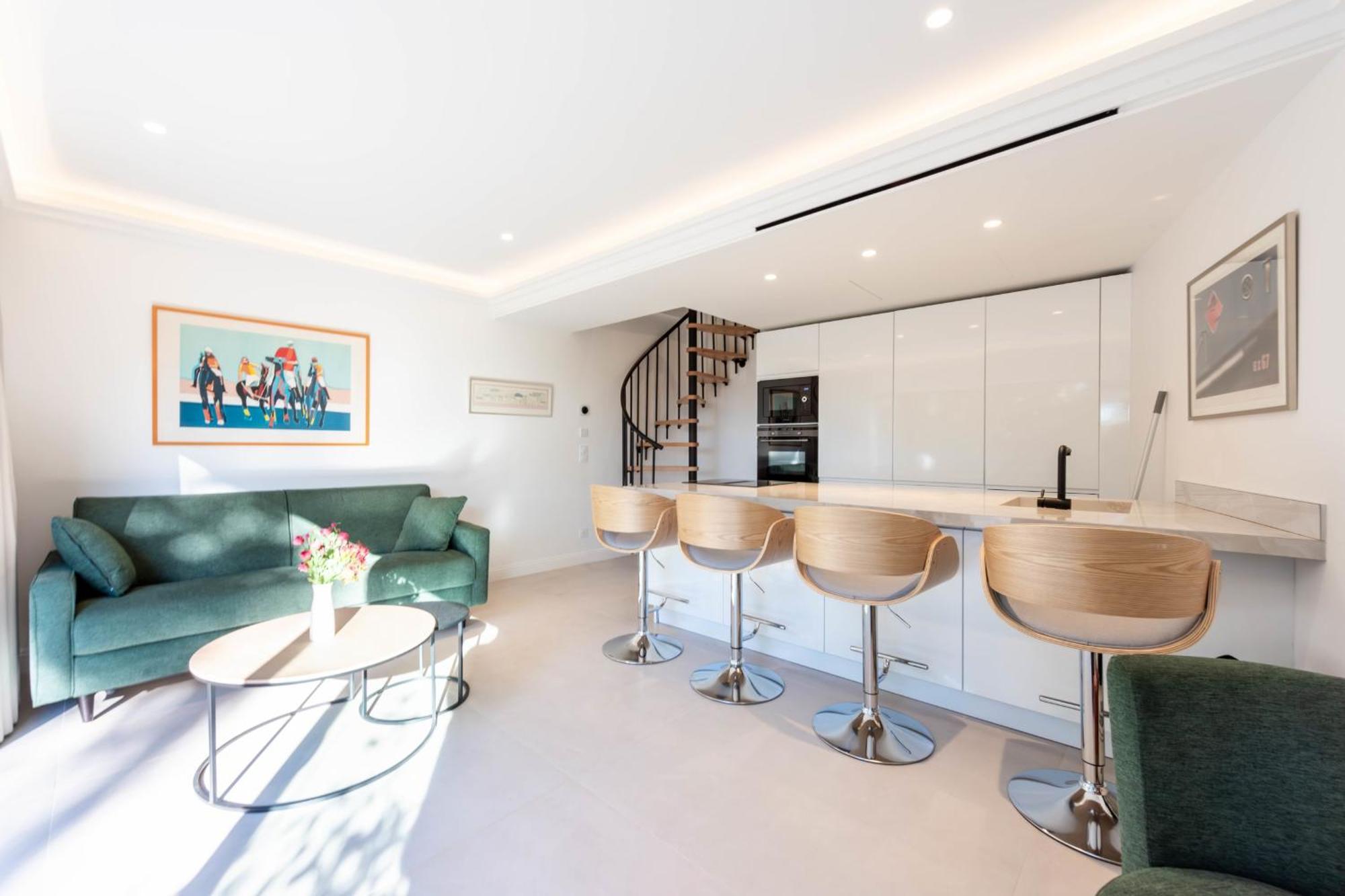 Elegant Duplex With Private Garden Terrace Cannes