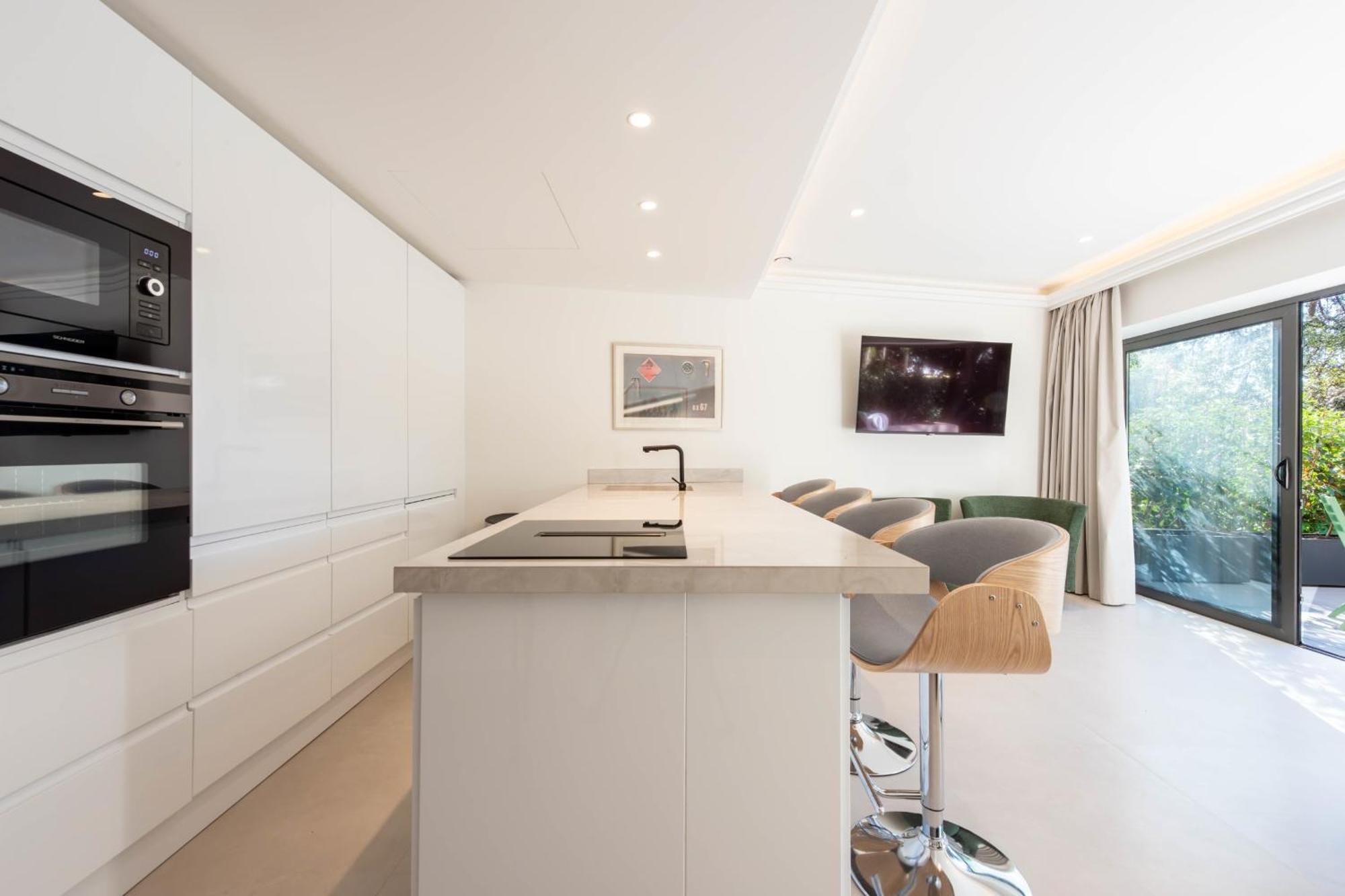 Elegant Duplex With Private Garden Terrace Appartement Cannes