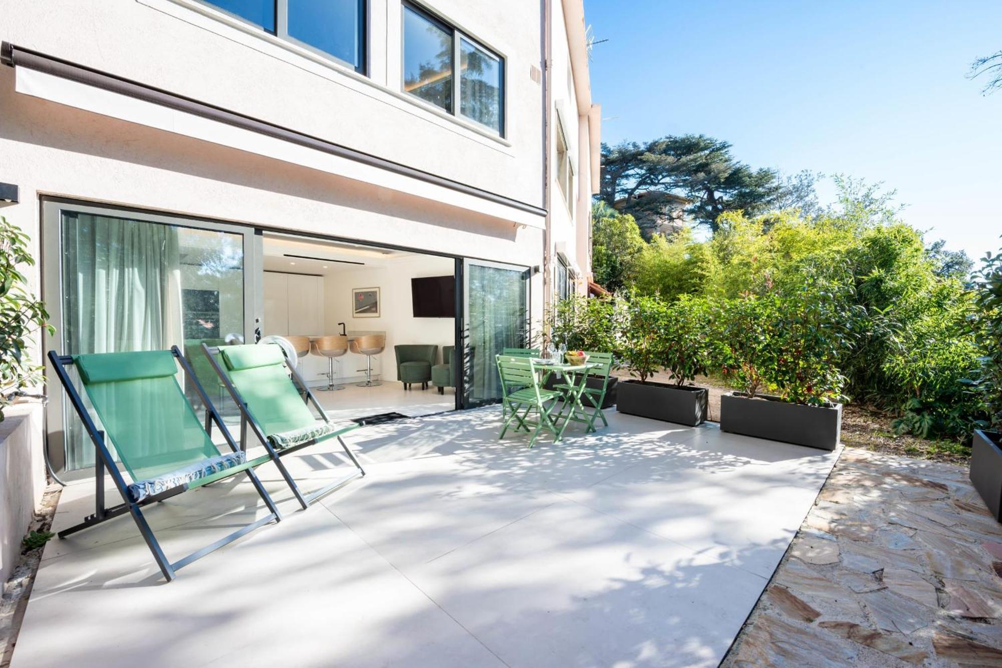 Elegant Duplex With Private Garden Terrace *